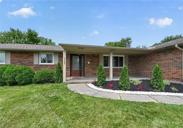 Photo 3 of Single family home for sale at 2285 El Cid Dr, Beavercreek, OH 45431 | MLS# 962763 | Listing updated on 2026-08-01