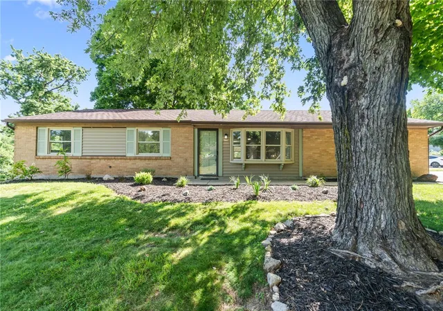 Homes for sale in Bellbrook, OH | 2184 Shadowood Cir, Bellbrook, OH 45305 | MLS# 962798