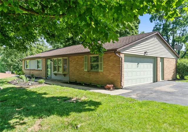 Homes for sale in Bellbrook, OH | 2184 Shadowood Cir, Bellbrook, OH 45305 | MLS# 962798