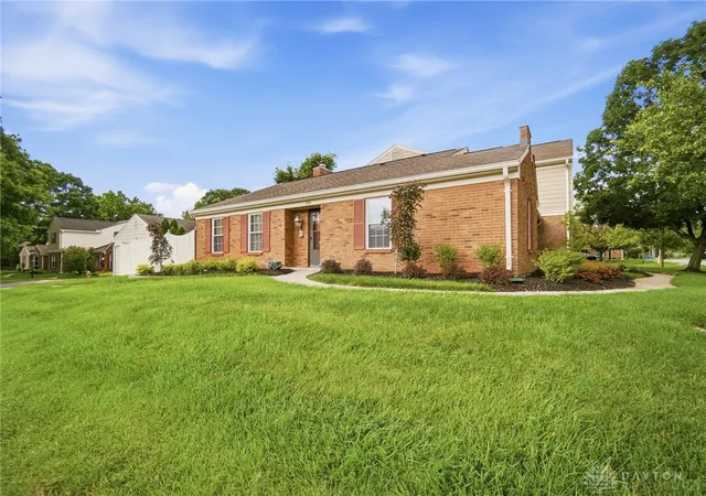 2nd image of 956 Patriot Square Dr, Washington Twp, OH 45459 | MLS# 962604