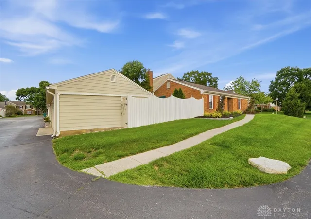 3rd image of 956 Patriot Square Dr, Washington Twp, OH 45459 | MLS# 962604