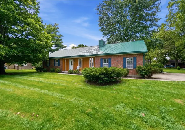 2nd image of 1428 E Social Row Rd, Washington Twp, OH 45458 | MLS# 962656