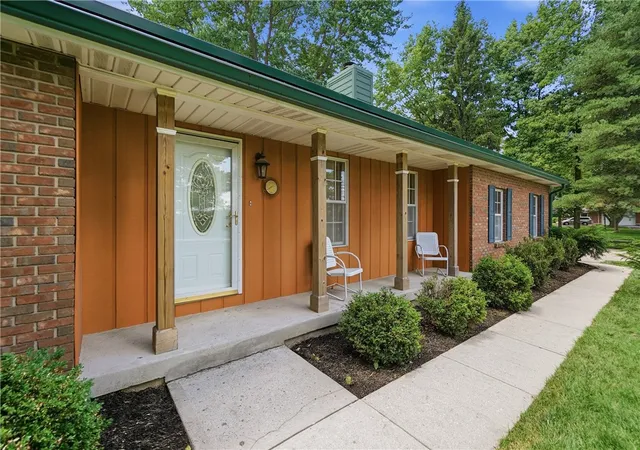3rd image of 1428 E Social Row Rd, Washington Twp, OH 45458 | MLS# 962656
