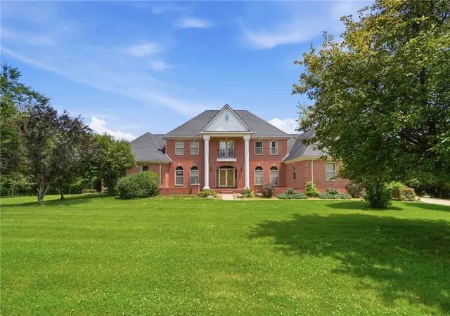 Photo 2 of Sale Pending at 440 Sugarbrook Trl, Bellbrook, OH 45305 | MLS# 962778 | Listing updated on 2026-07-15