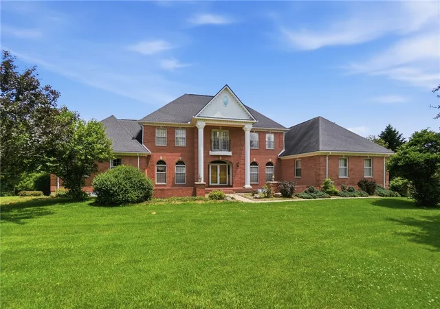 Photo 3 of Sale Pending at 440 Sugarbrook Trl, Bellbrook, OH 45305 | MLS# 962778 | Listing updated on 2026-07-15