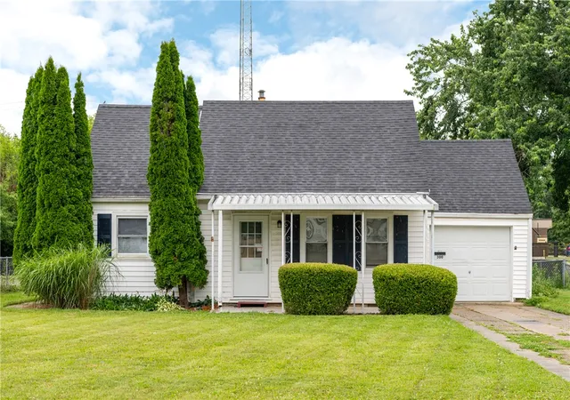 2nd image of 300 Skyview Dr, Vandalia, OH 45377 | MLS# 962837