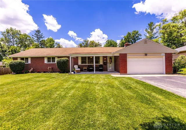 Homes for sale in Bellbrook, OH | 2097 Bonniedale Dr, Bellbrook, OH 45305 | MLS# 962701