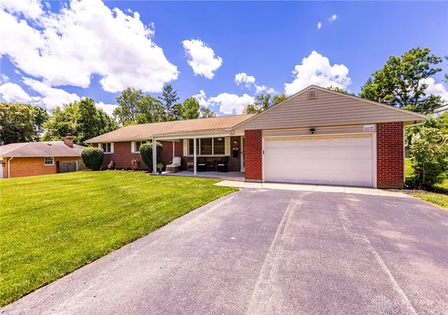 Homes for sale in Bellbrook, OH | 2097 Bonniedale Dr, Bellbrook, OH 45305 | MLS# 962701