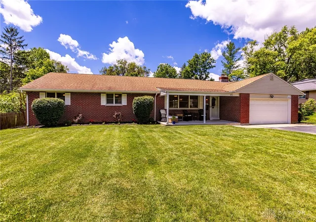 Homes for sale in Bellbrook, OH | 2097 Bonniedale Dr, Bellbrook, OH 45305 | MLS# 962701