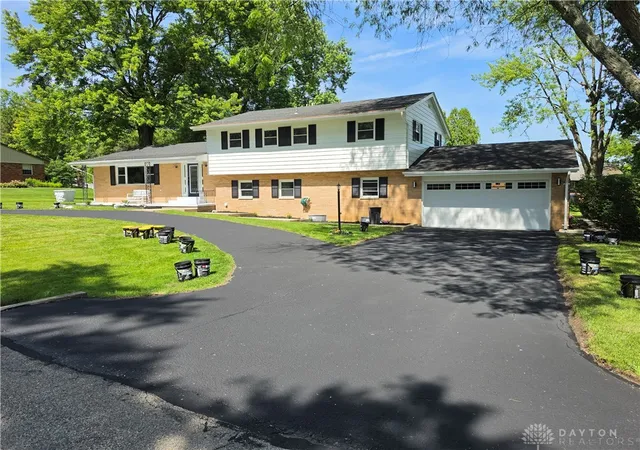 Homes for sale in Beavercreek, OH | 2570 Mardella Dr, Beavercreek, OH 45434 | MLS# 962894