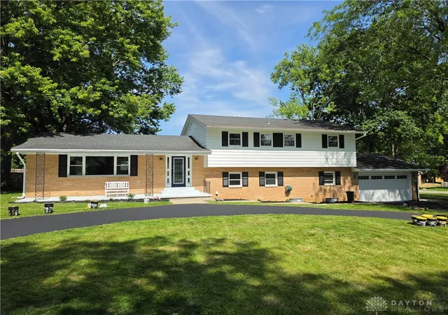 Homes for sale in Beavercreek, OH | 2570 Mardella Dr, Beavercreek, OH 45434 | MLS# 962894