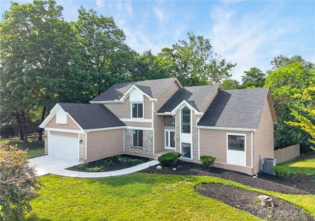 Homes for sale in Springboro, OH | 811 Wind Bluff Pt, Springboro, OH 45066 | MLS# 962984