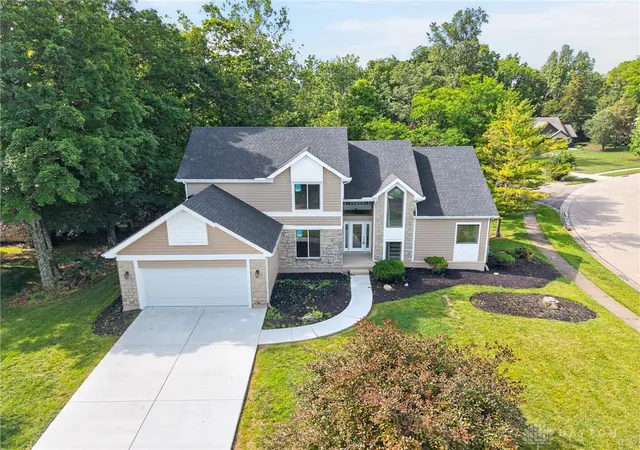Homes for sale in Springboro, OH | 811 Wind Bluff Pt, Springboro, OH 45066 | MLS# 962984