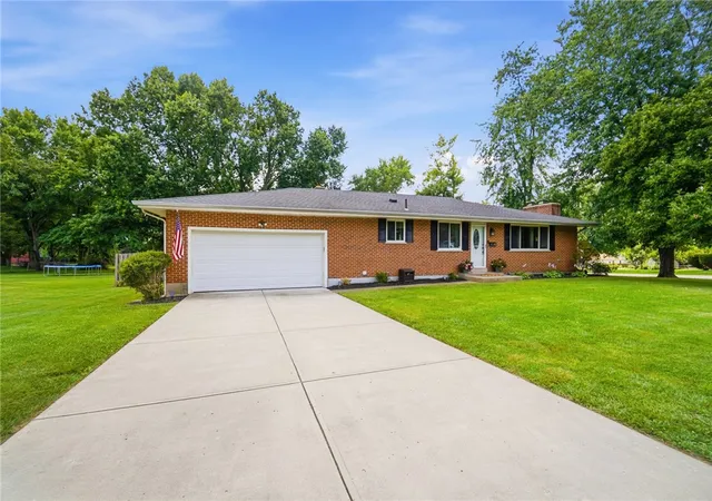 2nd image of 205 Parker Dr, Springboro, OH 45066 | MLS# 963009