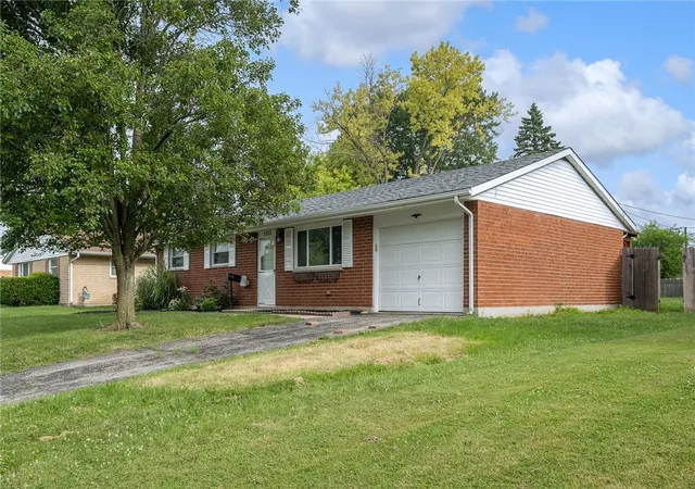 Homes for sale in Enon Vlg, OH | 6650 Pine Ridge Ave, Enon Vlg, OH 45323 | MLS# 963124