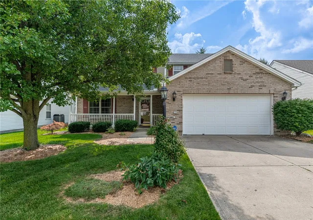 1st image of 11 S Glen Oak Dr, Springboro, OH 45066 | MLS# 962201
