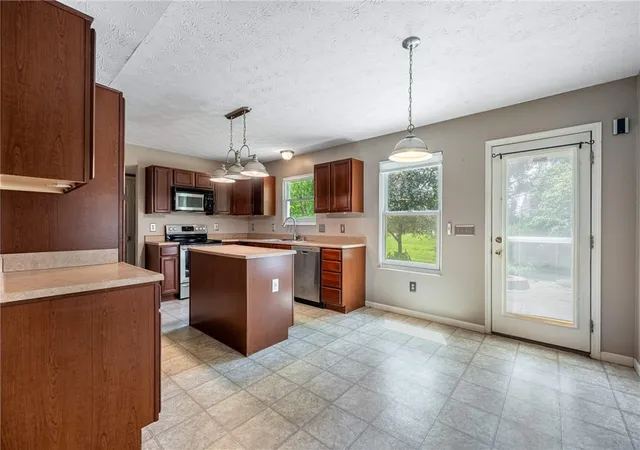 5th image of 11 S Glen Oak Dr, Springboro, OH 45066 | MLS# 962201