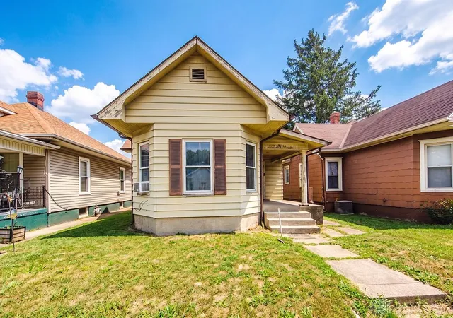 Photo 2 of Single family home for sale at 1013 Auburn St, Middletown, OH 45042 | MLS# 963305 | Listing updated on 2026-07-11