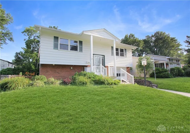 Homes for sale in Reynoldsburg, OH | 6717 Red Coach Ln, Reynoldsburg, OH 43068 | MLS# 963320