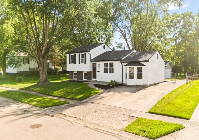 Photo 2 of Single family home for sale at 103 Mclaughlin Dr, Englewood, OH 45322 | MLS# 963325 | Listing updated on 2026-07-04