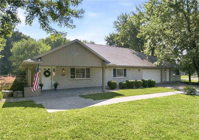 Homes for sale in Eaton, OH | 76 Thor Dr, Eaton, OH 45320 | MLS# 962808