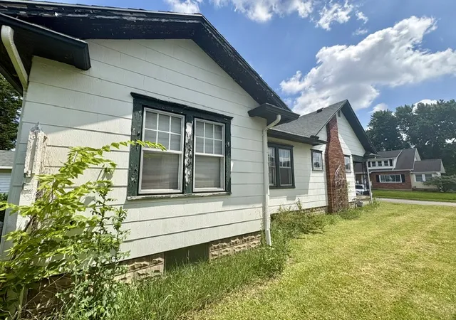 Photo 3 of Sale Pending at 209 Roseland Ave, Springfield, OH 45503 | MLS# 963326 | Listing updated on 2026-07-10