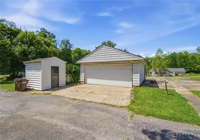 Homes for sale in Dayton, OH | 7550 Dog Leg Rd, Dayton, OH 45414 | MLS# 963327