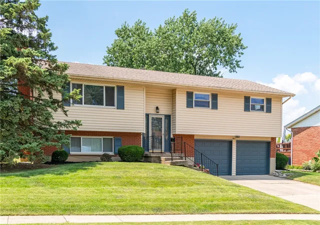 2nd image of 827 Moon Ct, Miamisburg, OH 45342 | MLS# 963383