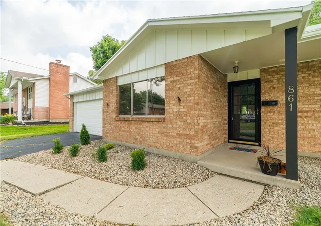 Homes for sale in Vandalia, OH | 861 Kenbrook Dr, Vandalia, OH 45377 | MLS# 963382