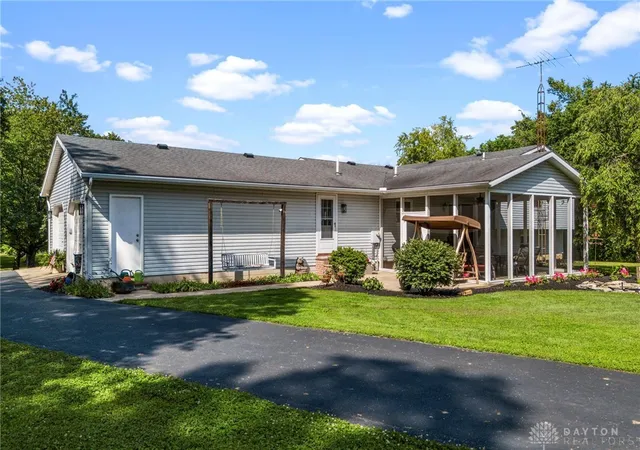 5th image of 561 Steele Rd, Wilmington, OH 45177 | MLS# 963432