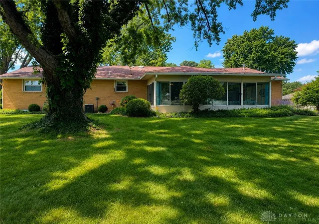 Homes for sale in Englewood, OH | 520 Berkshire Cir, Englewood, OH 45322 | MLS# 963450