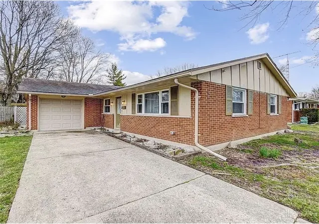 Homes for sale in Englewood, OH | 421 Merrymaid Dr, Englewood, OH 45322 | MLS# 963445