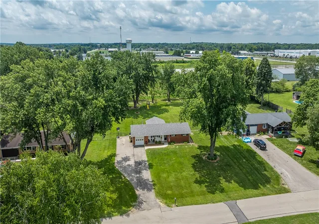 3rd image of 180 Floral Acres Dr, Tipp City, OH 45371 | MLS# 963500