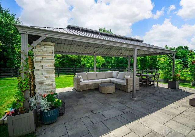 3rd image of 1720 Red Clover Dr, Turtlecreek Twp, OH 45036 | MLS# 963104