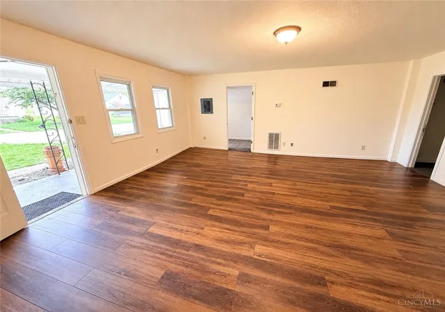 Photo 3 of Sale Pending at 115 W Warren St, Lebanon, OH 45036 | MLS# 963634 | Listing updated on 2026-07-29
