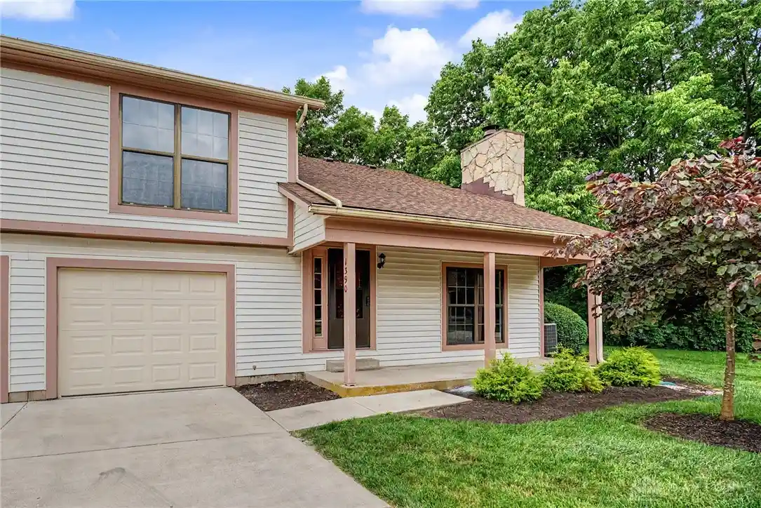 Listing Photo 2 - Condo for sale in 1390 Sanzon Dr located at 1390 Sanzon Dr, Fairborn, OH 45324 - Unit 1390 Sanzon Dr
