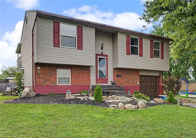 Homes for sale in Englewood, OH | 137 Lightner Ln, Englewood, OH 45322 | MLS# 963725