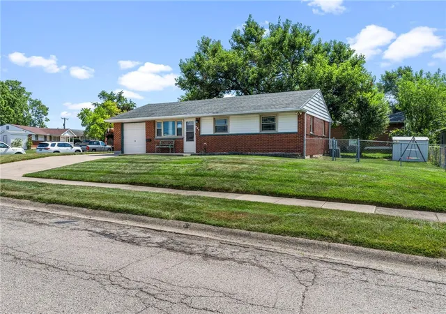 2nd image of 906 Wagon Wheel Dr, Dayton, OH 45431 | MLS# 963640