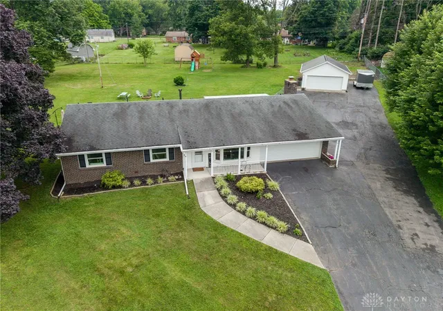 Homes for sale in Bellbrook, OH | 1545 Gunther Dr, Bellbrook, OH 45305 | MLS# 963727