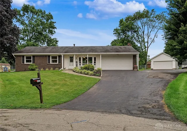 Homes for sale in Bellbrook, OH | 1545 Gunther Dr, Bellbrook, OH 45305 | MLS# 963727