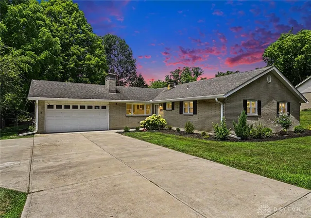 Homes for sale in Beavercreek, OH | 2698 Blue Rock Dr, Beavercreek, OH 45434 | MLS# 963666