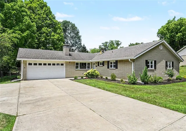 Homes for sale in Beavercreek, OH | 2698 Blue Rock Dr, Beavercreek, OH 45434 | MLS# 963666