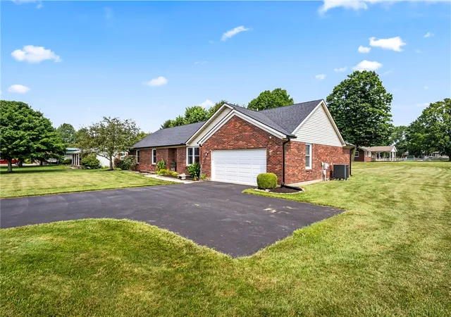 Photo 5 of Single family home for sale at 14991 Charm Hl Dr, Sidney, OH 45365 | MLS# 963604 | Listing updated on 2026-08-28