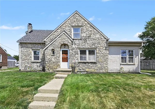 Photo 2 of Single family home for sale at 407 Virginia Ave, Troy, OH 45373 | MLS# 963935 | Listing updated on 2026-07-18