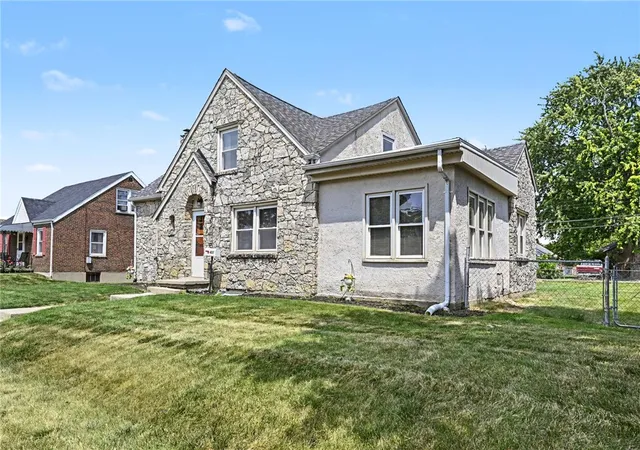 Photo 3 of Single family home for sale at 407 Virginia Ave, Troy, OH 45373 | MLS# 963935 | Listing updated on 2026-10-06