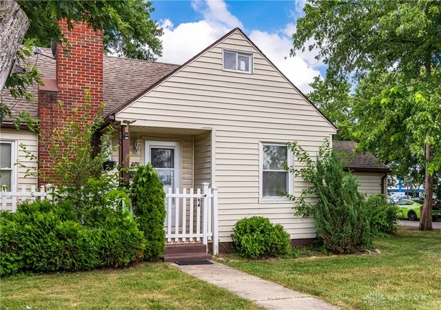 Photo 2 of Single family home for sale at 401 S Alex Rd, Dayton, OH 45449 | MLS# 963976 | Listing updated on 2026-08-03