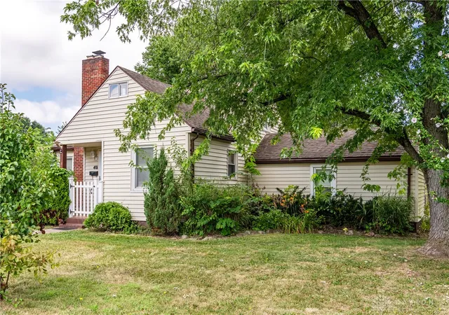 Photo 3 of Single family home for sale at 401 S Alex Rd, Dayton, OH 45449 | MLS# 963976 | Listing updated on 2026-08-03