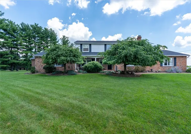 Photo 3 of Single family home for sale at 130 Westover Dr, Hillsboro, OH 45133 | MLS# 963826 | Listing updated on 2026-07-13