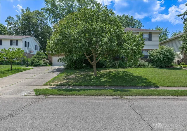 1st image of 851 Weybridge Dr, Springfield, OH 45503 | MLS# 964044