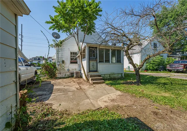 Photo 3 of Sale Pending at 109 E Siebenthaler Ave, Dayton, OH 45405 | MLS# 964111 | Listing updated on 2026-08-01